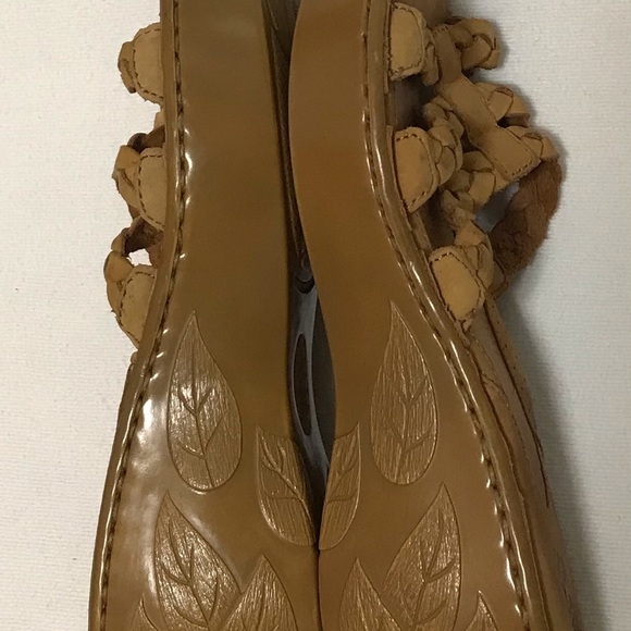 Born: Tan, Braided Straps, Leaf Pattern On Sides, Size 8 M - Picture 4 of 9